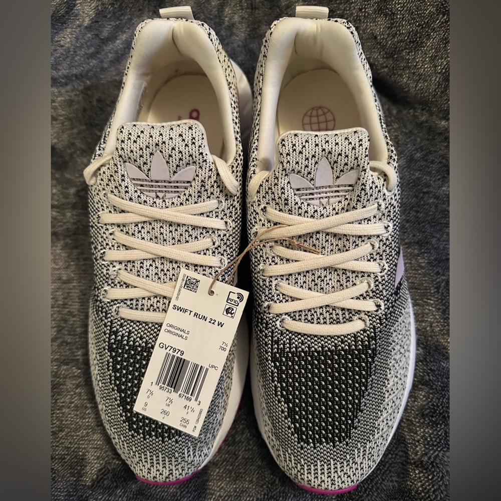 041 Women’s adidas shoes.  NWT but no box.